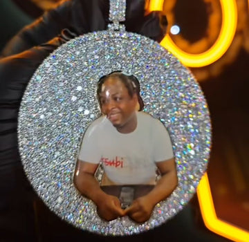 Round Picture Diamond Pendent