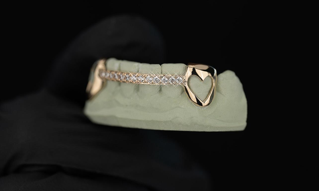 OPEN HEART K9 WITH A Diamond Center Bar